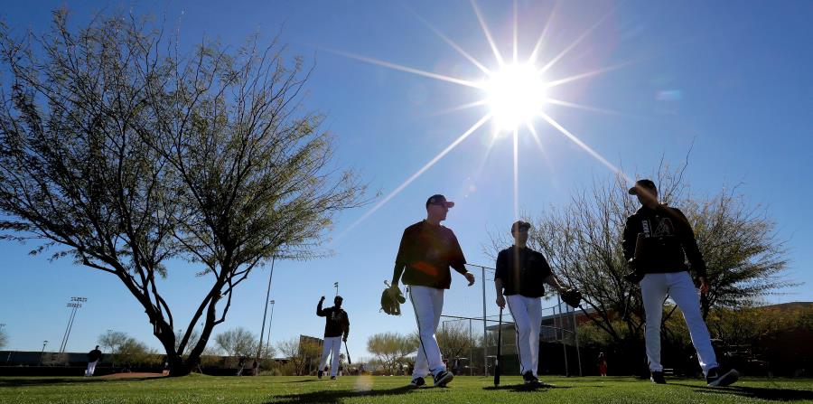 Los lanzadores y receptores son los primeros convocados a los campos de Arizona y Florida. (AP) (horizontal-x3)
