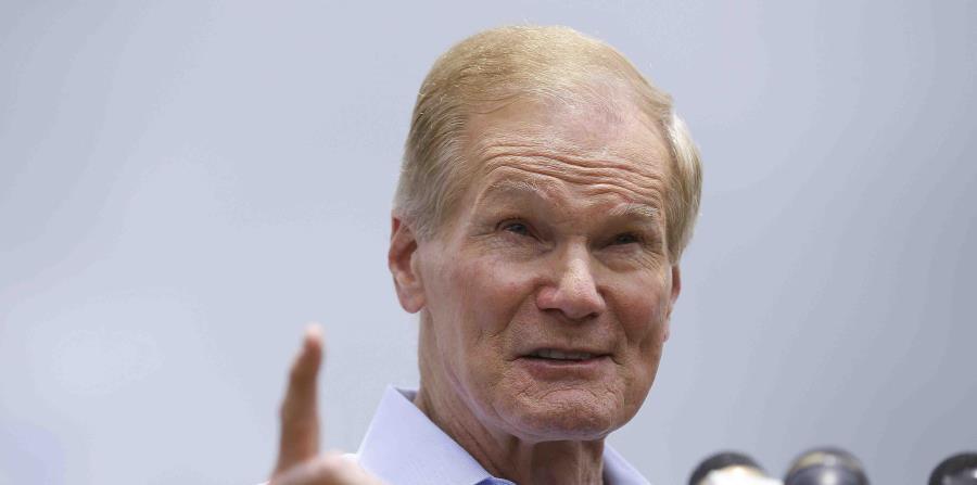 Bill Nelson, senador por Florida, habla afuera del Albergue Temporal de Homestead para Menores no Acompañados. (horizontal-x3)