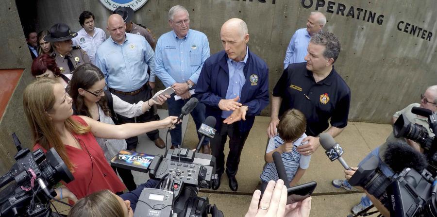 Rick Scott, gobernador de Florida habla con los medios sobre la depresión Alberto. (horizontal-x3)