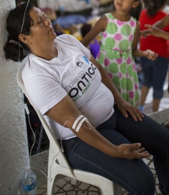 migrante hondureña (semisquare-x3)