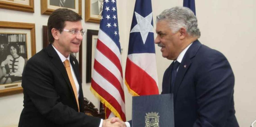 A la izquierda el secretario de Estado, Luis Rivera Marín, acompañado del canciller de Relaciones Exteriores de República Dominicana, Miguel Vargas (horizontal-x3)