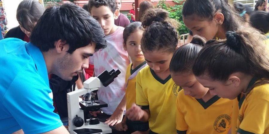 En la feria van a presentar proyectos científicos innovadores, experimentos, robótica, investigaciones matemáticas, equipos que se utilicen en trabajos científicos y todo lo relacionado al extraordinario mundo de las ciencias, tecnología y matemáticas. (horizontal-x3)