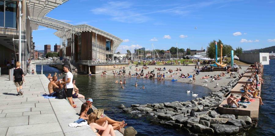 El “Tjuvholmen” es una instalación en Oslo, Noruega, de arrecifes artificiales con refugios para peces y mariscos. Funciona como una playa en la ciudad. (horizontal-x3)