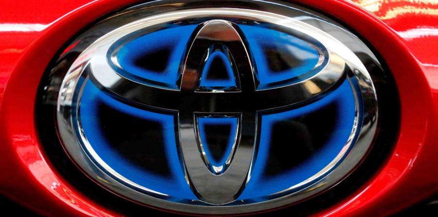 El logotipo de Toyota en el maletero de un Prius durante un evento en la ciudad de Pittsburgh, Pensilvania. (horizontal-x3)