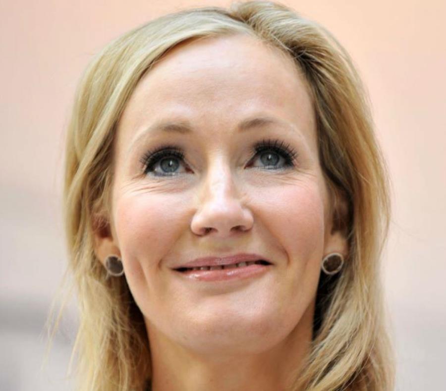 J.K. Rowling despidió a su asistente personal por abuso de confianza (semisquare-x3)