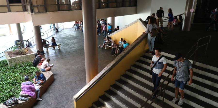 La administración de la UPR Arecibo informó que 100 estudiantes necesitan alimentos y 87 lo perdieron todo. (horizontal-x3)
