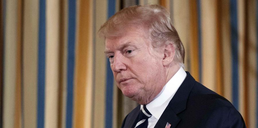 Trump al recibir en la Casa Blanca a un grupo de afectados por tiroteos en centros educativos en Estados Unidos. (horizontal-x3)