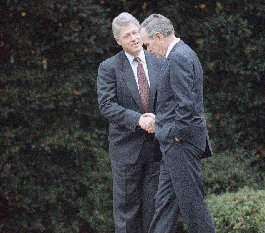 Clinton destacó el carácter sensible de Bush ante el dolor ajeno. (AP) (semisquare-x3)