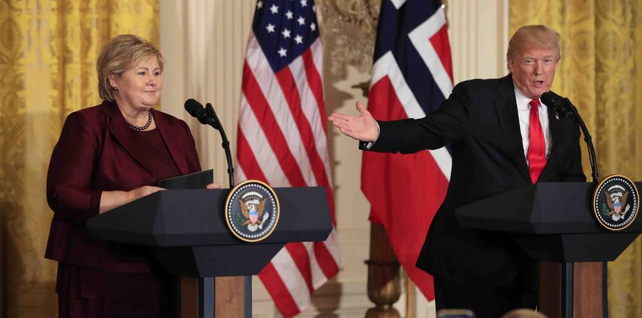 A la izquierda la primera ministra noruega Erna Solberg, acompañada del presidente de Estados unidos Donald Trump, a la derecha (horizontal-x3)