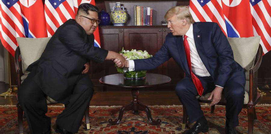 El presidente estadounidense, Donald Trump, y el líder norcoreano, Kim Jong-un pactaron el pasado martes la suspensión de las maniobras militares. (AP) (horizontal-x3)