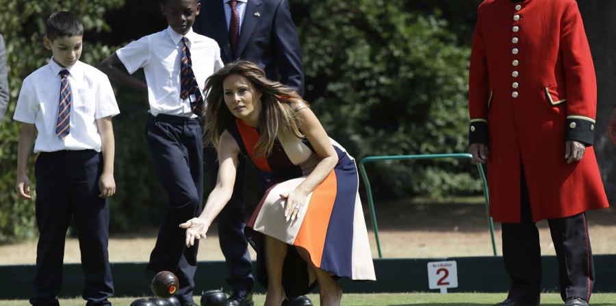 Melania Trump jugó con pacientes del hospital. (AP) (horizontal-x3)