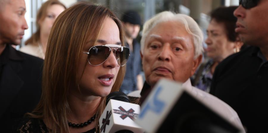 Adamari Lopez (horizontal-x3)