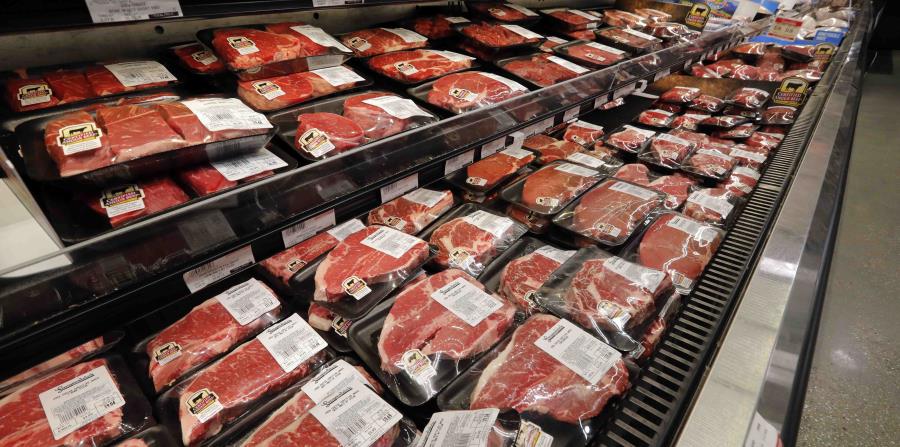 Ambientalistas han advertido que el creciente apetito por carne en todo el mundo no es sostenible porque la carne de res, de puerco y de pollo requiere muchos recursos más que proteínas basadas en plantas. (AP) (horizontal-x3)