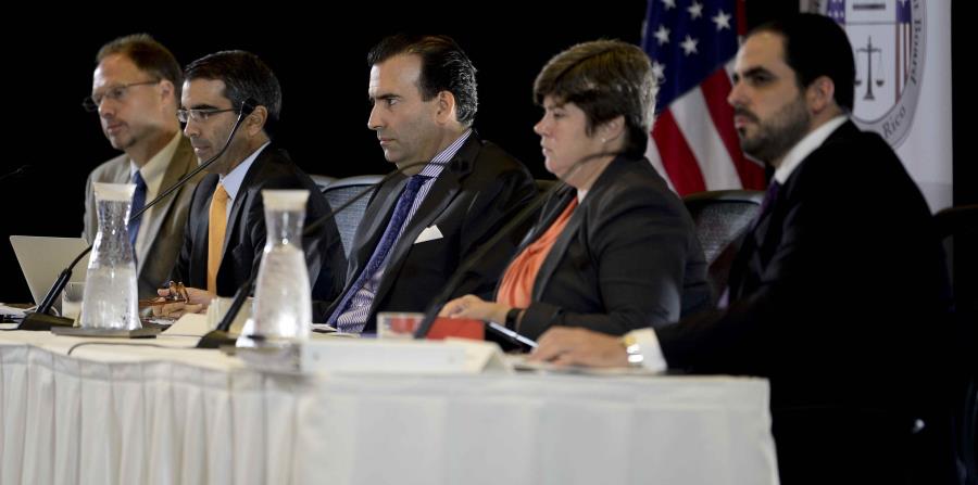 Los miembros de la Junta de Supervisión Fiscal durante una de las sesiones. (GFR Media) (horizontal-x3)