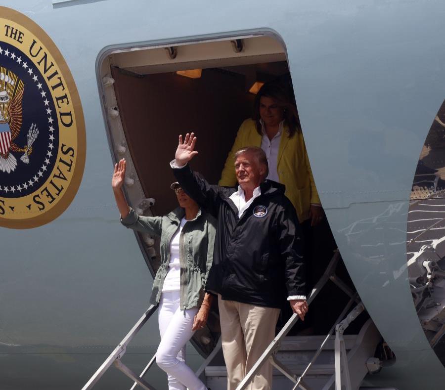Trump arrived in Puerto Rico yesterday accompanied by several members of his cabinet and wife, Melania. (semisquare-x3)
