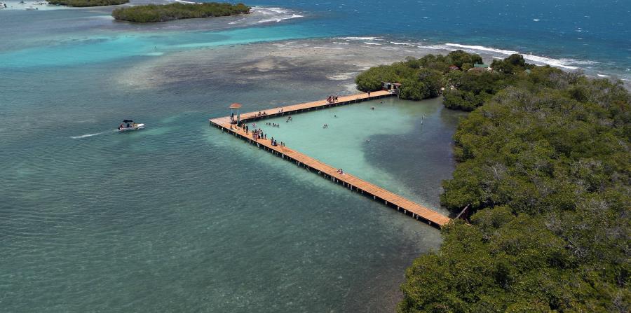 La reapertura de muchos de los balnearios afectados por el huracán María ha ayudado a movilizar turistas. (horizontal-x3)