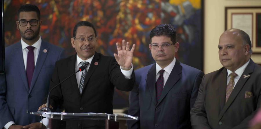 De izquierda a derecha los legisladores Jesús Manuel Ortiz, Jesús Santa, Javier Aponte Dalmau y Luis Raúl Torres (horizontal-x3)