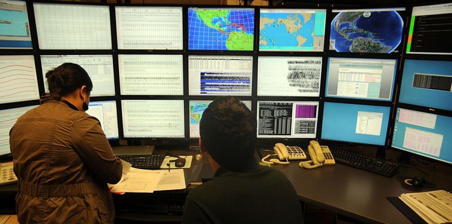 Las oficinas que dan información en torno a los temblores, como la Red Sísmica de Puerto Rico, y el clima, como el Servicio Nacional de Meteorología, previenen innumerables muertes en la Isla. (horizontal-x3)