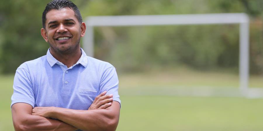 Amado Guevara asumió las riendas de Puerto Rico tras fungir como asistente en la selección de Honduras. (horizontal-x3)