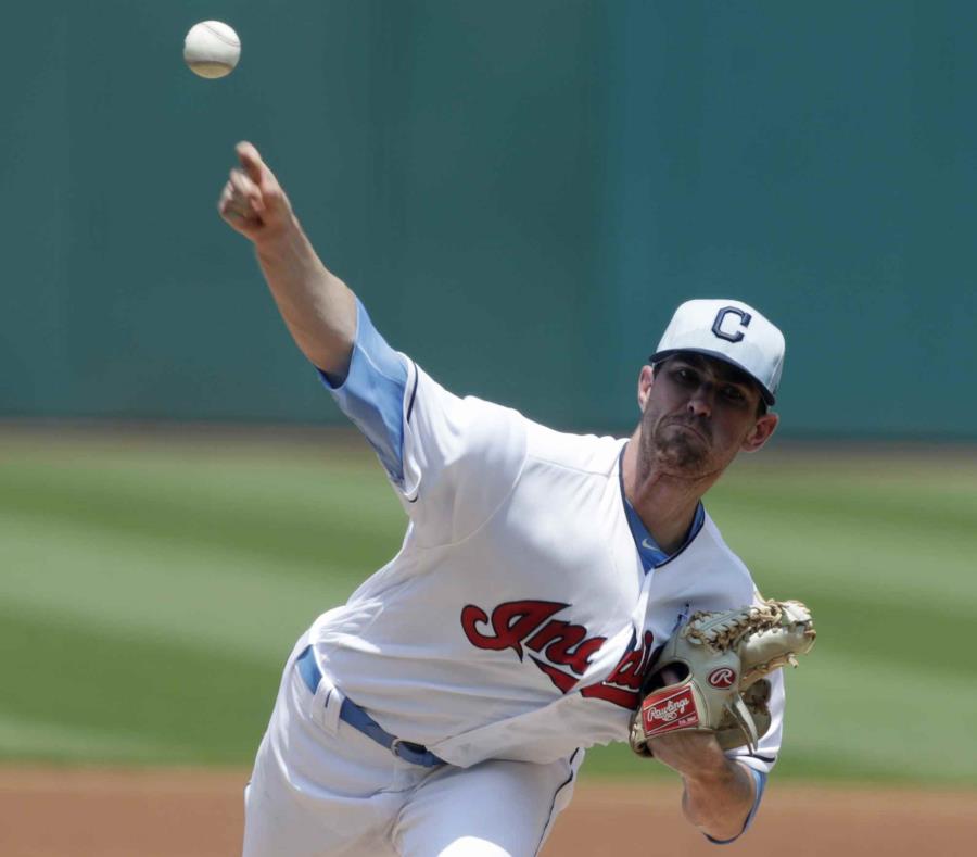 El abridor Shane Bieber, de los Indios de Cleveland, lanza frente a los Mellizos de Minnesota el domingo 17 de junio de 2018, en Cleveland. (AP) (semisquare-x3)