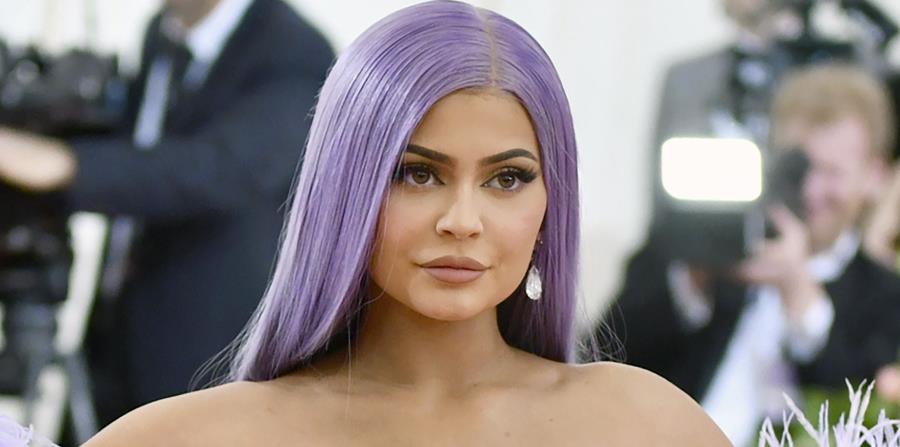 Forbes retira título de multimillonaria a Kylie Jenner