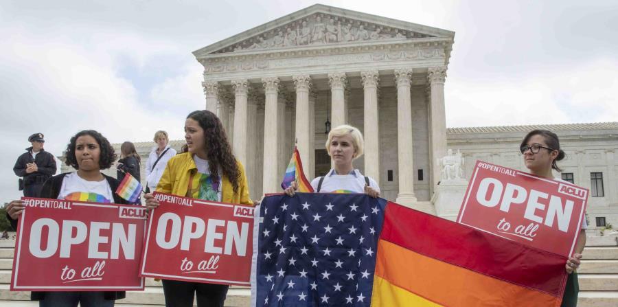 Activistas de la Unión Americana de Libertades Civiles protesta frente al Tribunal Supremo de los Estados Unidos. (AP) (horizontal-x3)
