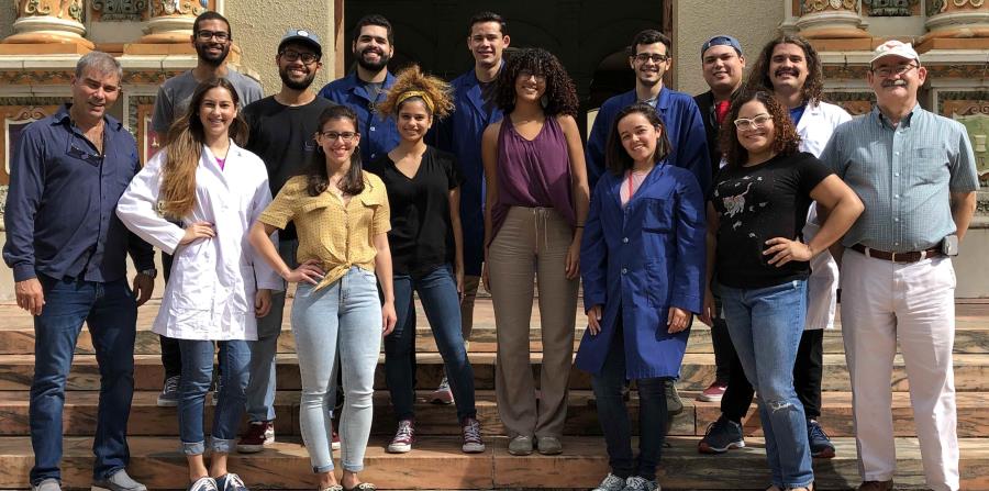 En la foto los estudiantes galardonados y otros acompañantes de la representación puertorriqueña. (Suministrada) (horizontal-x3)