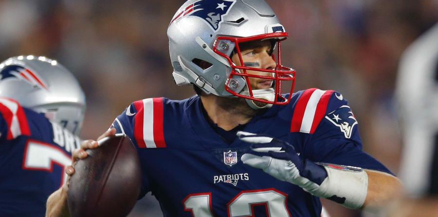 Tom Brady igualó también al pateador de los Colts, Adam Vinatieri, su excompañero, con la mayor cantidad de triunfos en la NFL con 226. (EFE) (horizontal-x3)