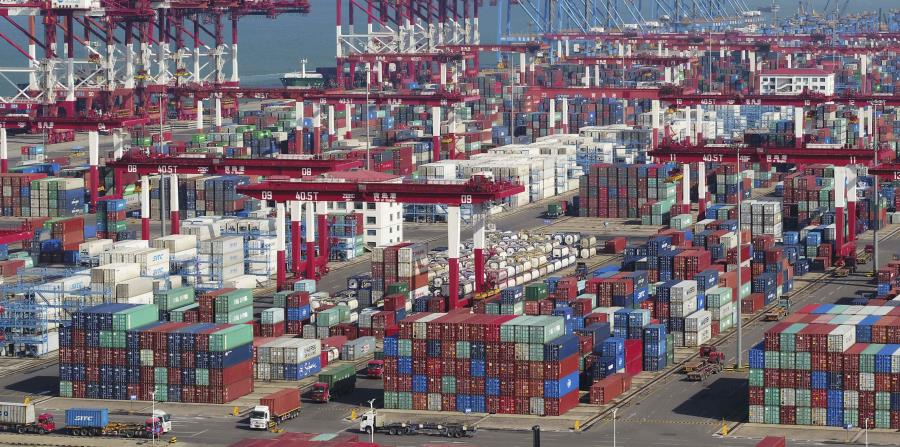 Las exportaciones chinas enviadas a Estados Unidos mantienen su crecimiento a pesar de los aranceles impuestos por Washington, según autoridades aduaneras chinas. (Chinatopix vía AP) (horizontal-x3)