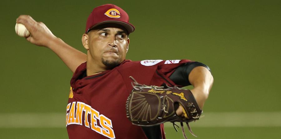El lanzador derecho Mario Santiago ganó el partido por los Gigantes. (GFR Media) (horizontal-x3)