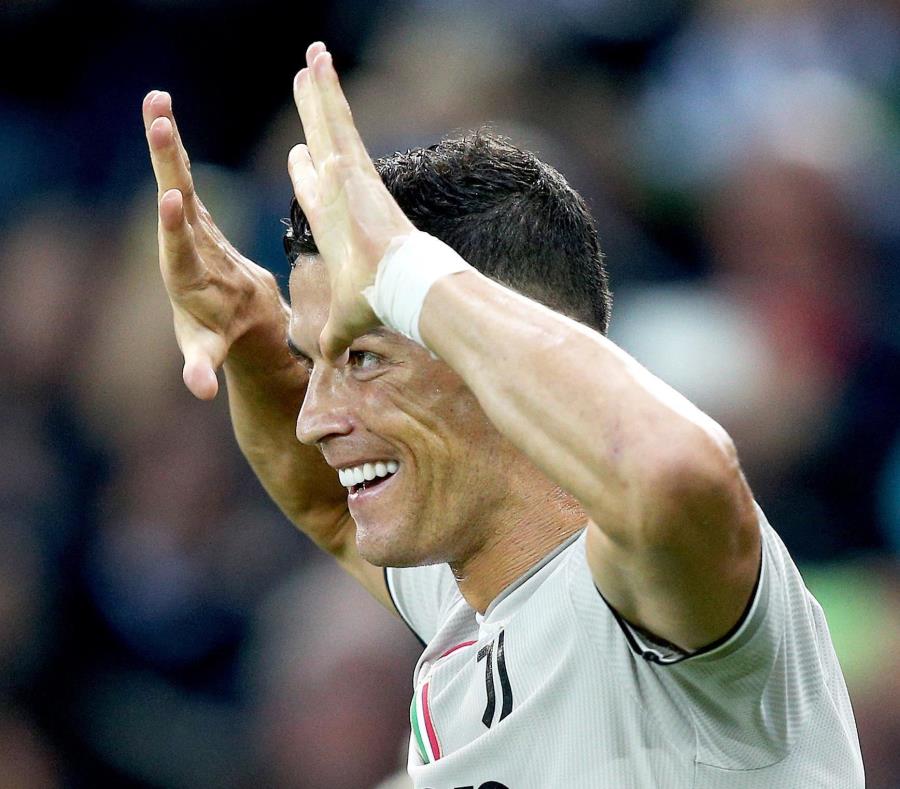 Cristiano Ronaldo pota por su sexto galardón. (AP) (semisquare-x3)