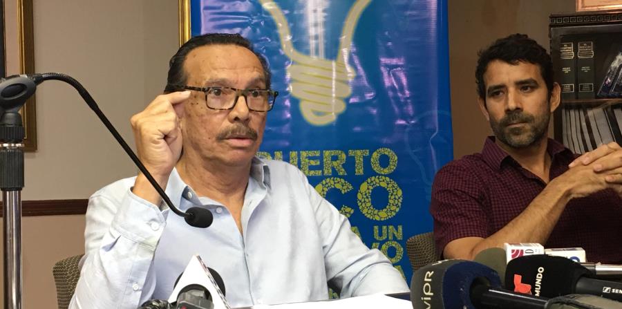 A la izquierda, Luis Alfonso Vega, de la Coalición por la Cooperación Energética, que favorece la cooperativa como alternativa a la privatización. (horizontal-x3)