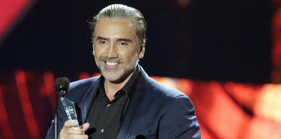 Alejandro Fernández fue criticado por provocar pánico en un avión. (horizontal-x3)