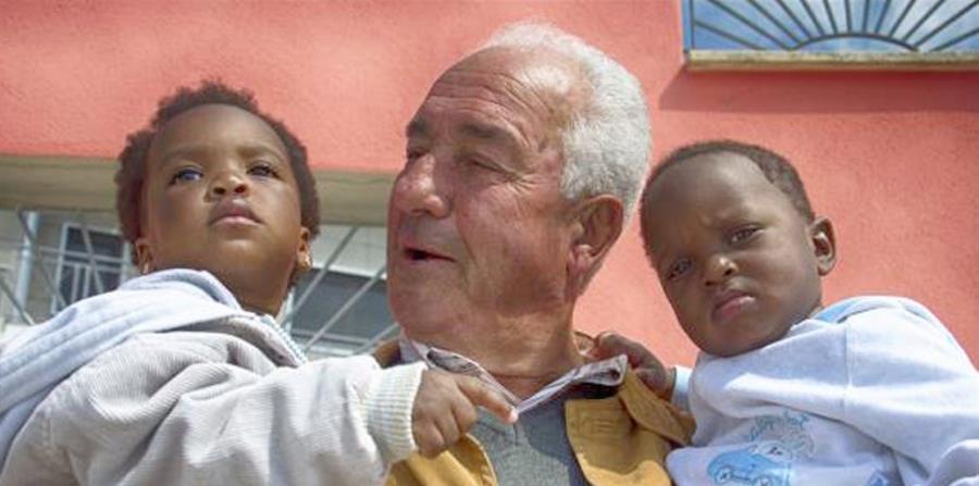 El pueblo de Petruro Irpino, ubicado en el sur de Italia, cobró nueva vida gracias a la llegada de un grupo de 20 refugiados. (horizontal-x3)