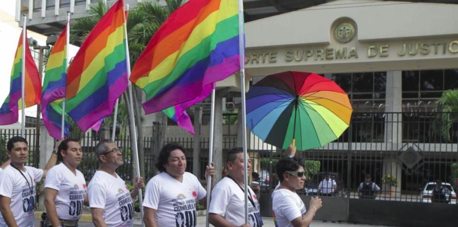 Hombres y mujeres trans marcharon en mayo de 2017 para pedir cambio de identidad. (GDA) (horizontal-x3)