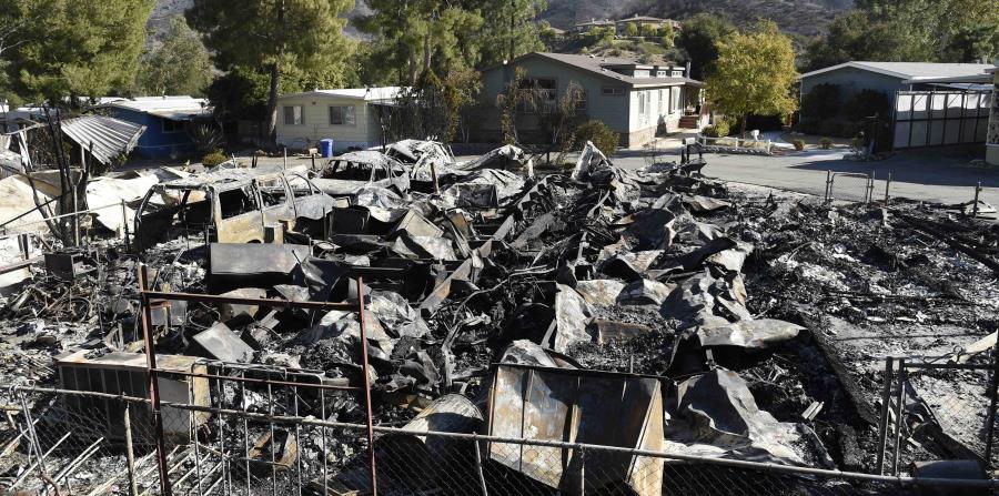 Han sido muchas las propiedades destrozadas por incendios forestales en Agoura Hills, California. (AP / Chris Pizzello) (horizontal-x3)