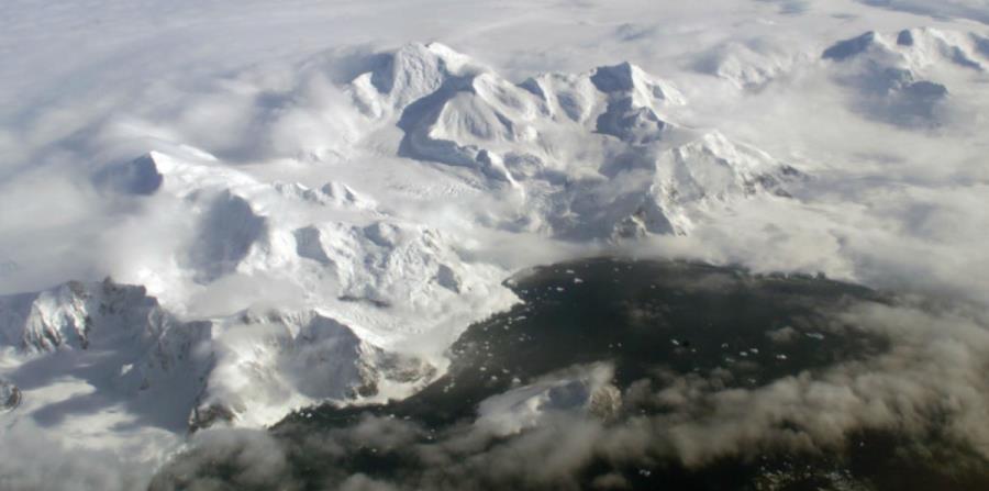 Bajo la Antártida se encontraron montañas y cañones q (horizontal-x3)