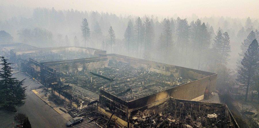 El incendio cobró la vida de 84 personas. (AP) (horizontal-x3)