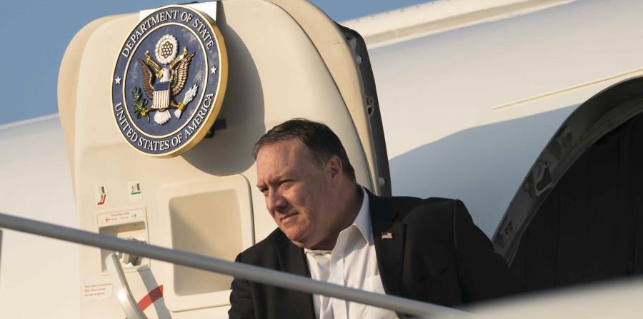 El secretario de Estado Mike Pompeo llega a la Base Andrews de la Fuerza Aérea en Maryland, el jueves 12 de julio de 2018. (AP (horizontal-x3)
