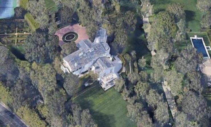 This is what Jeff Bezos's $ 165 million mansion looks like from the air ...