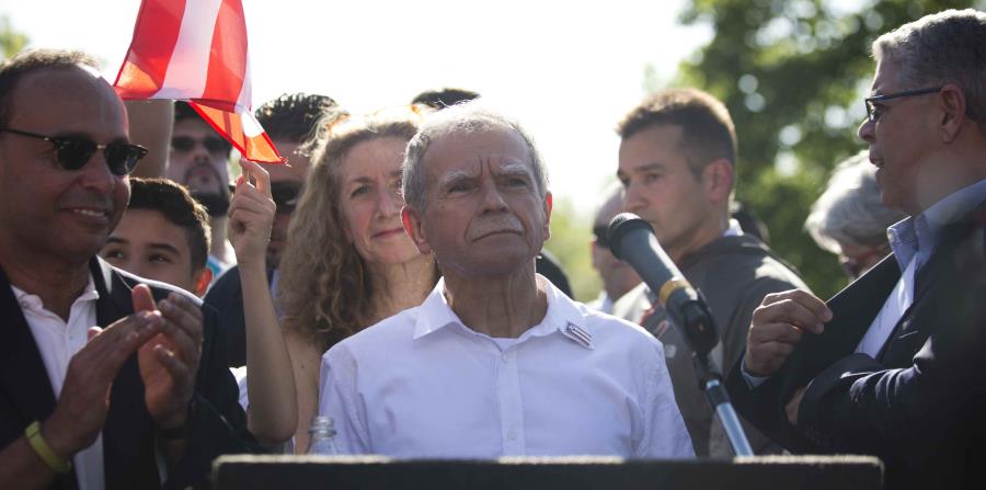 Un emocionado Oscar López Rivera celebra su regreso a Chicago (horizontal-x3)