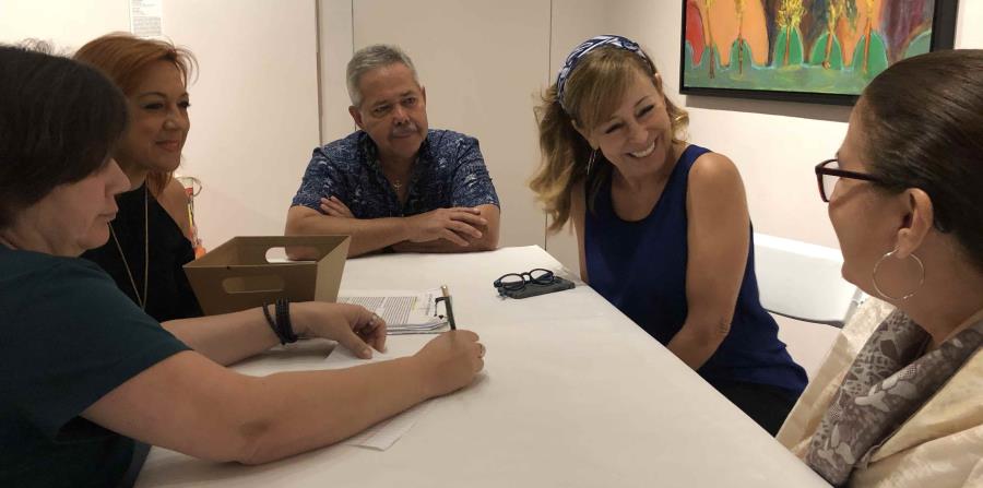 La actriz Cordelia González fue uno de los recursos que ofreció el taller Educa Cortés: el Arte del Bienestar y la Salud Mental, que proveyó herramientas a adultos mayores para superar los traumas del huracán María. (Suministrada) (horizontal-x3)