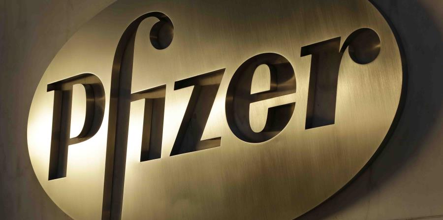 Logo de la farmacéutica Pfizer en su sede de Nueva York. (AP) (horizontal-x3)