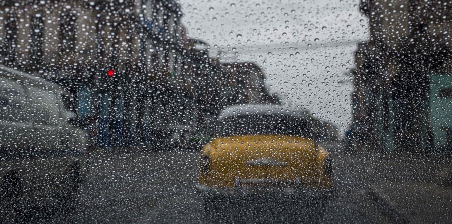 Las lluvias se han hecho sentir en las calles cubanas desde ayer (horizontal-x3)