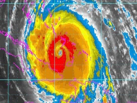 Vista del impresionante huracán Irma entre Cuba y los Cayos. (NOAA) (horizontal-x3)