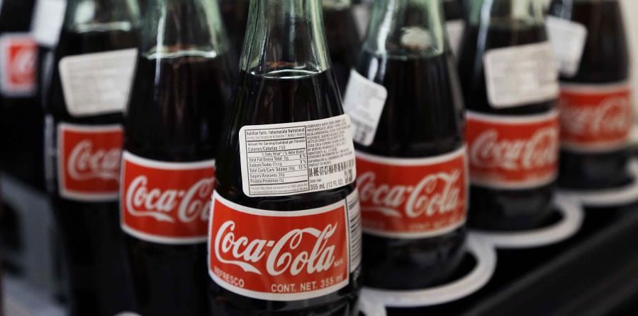 Coca Cola trata de mantenerse vigente en un mercado cada vez más enfocado a los productos saludables. (AP) (horizontal-x3)