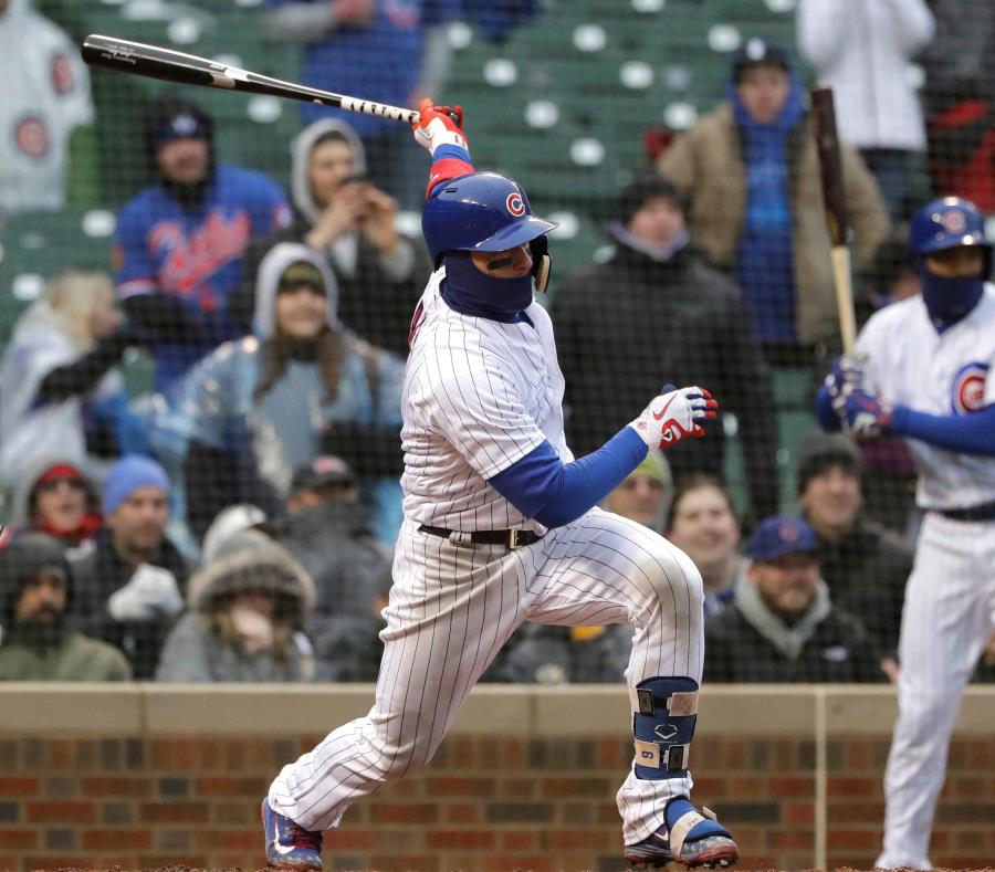 Javier Báez de los Cachorros de Chicago al batear un doble ante los Bravos de Atlanta. (AP) (semisquare-x3)