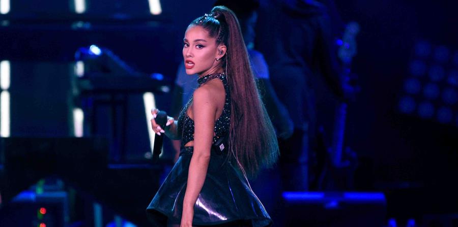 Ariana Grande durante una presentación en el Wango Tango at Banc del estadio de California. (AP) (horizontal-x3)