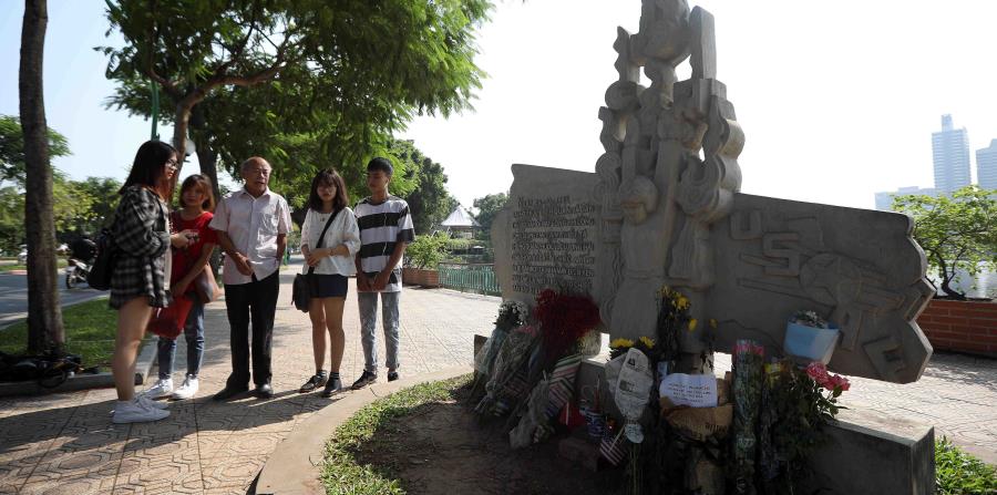 Vietnam le rinde homenaje a John McCain (horizontal-x3)