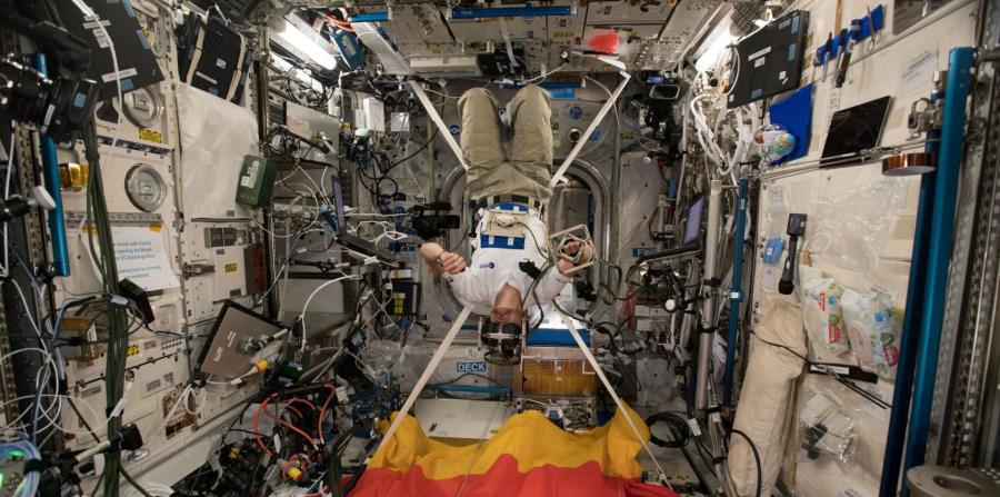 ¿Qué hace un astronauta cuando se enferma en el espacio? (horizontal-x3)